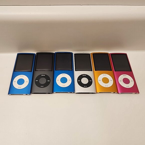 1XApple Ipod Nano 4th Generation with accessories